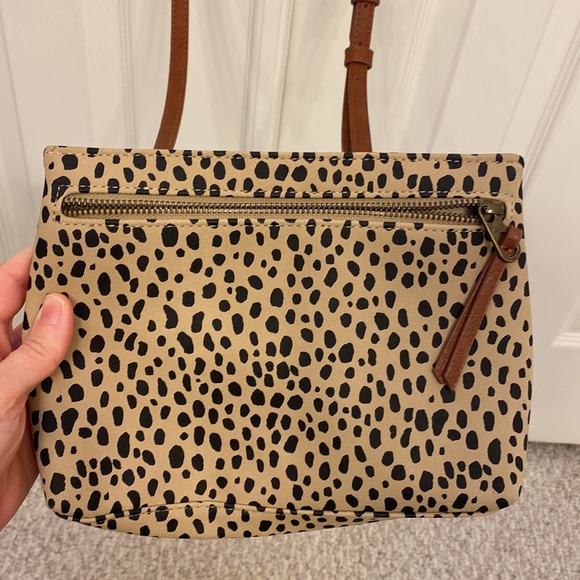 EUC Target Universal Thread cheetah print crossbody - Picture 2 of 4